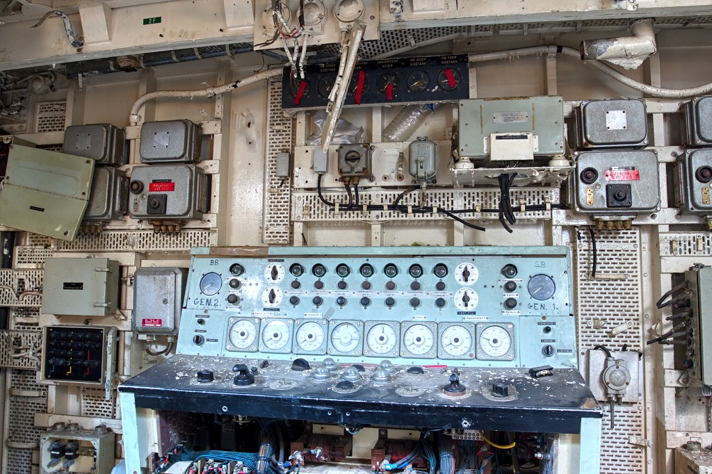 HDR urbex trash naval boats antwerpen torpedoboot torpedoboat torpilleur marine maritiem navy abandoned verlaten decay lost place places abandonne